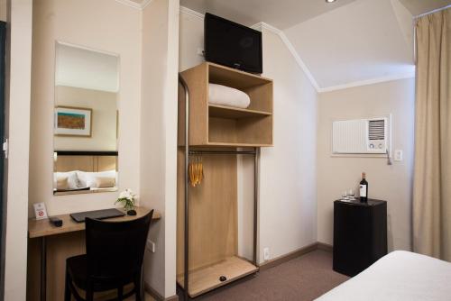 Кровать или кровати в номере Argentino Hotel