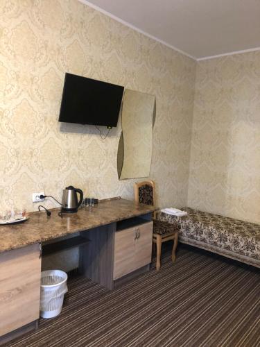 a room with a desk with a tv on the wall at Motel Kurortnyy & SPA in Shklo