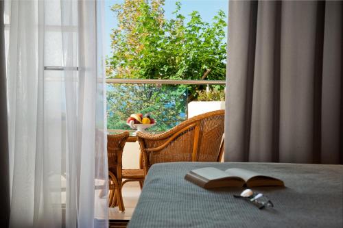 Postel nebo postele na pokoji v ubytování Possidi Holidays Resort & Suite Hotel