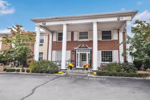 a red brick house with white columns at Charles River Inn in Boston