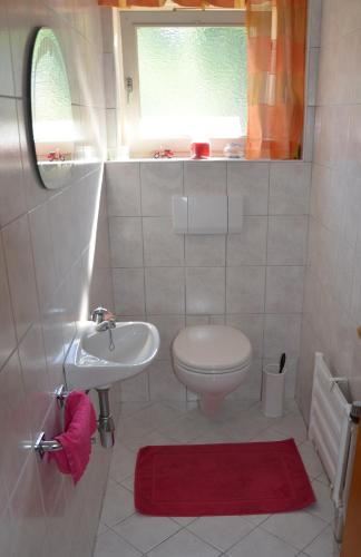 Bilik mandi di Ferienwohnung Klock