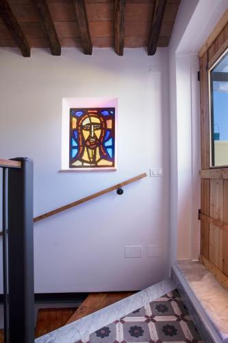 a room with a door with a stained glass window at Carrara Bella in Carrara