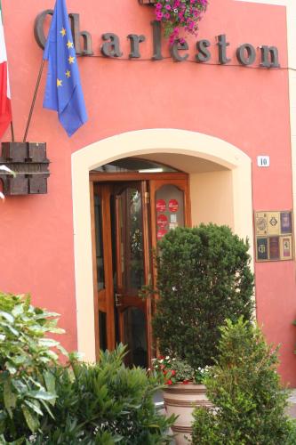 a red building with a sign that reads hair salon at Hotel Charleston in Spoleto