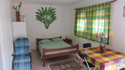 Postel nebo postele na pokoji v ubytování Chez Régine