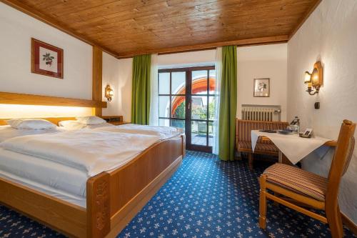 Postel nebo postele na pokoji v ubytování Hotel Alpina