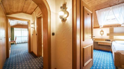 Katil atau katil-katil dalam bilik di Hotel Alpina