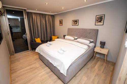 Llit o llits en una habitació de Marshal apartment