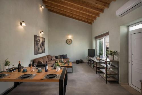 Χώρος καθιστικού στο Villa Roxanne