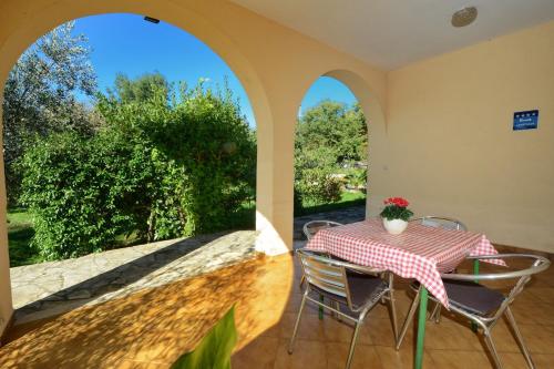 Apartments with pool Albina