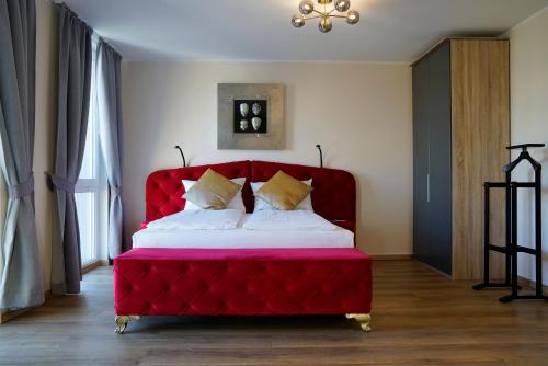a red bed with a red headboard in a room at Boardinghouse City Home in Bielefeld
