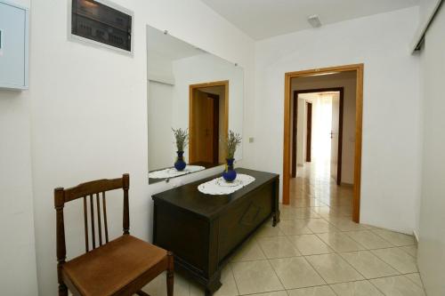 Apartment with pool Albina 3