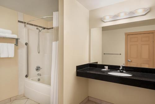 Ванная комната в Nova Inn Yellowknife