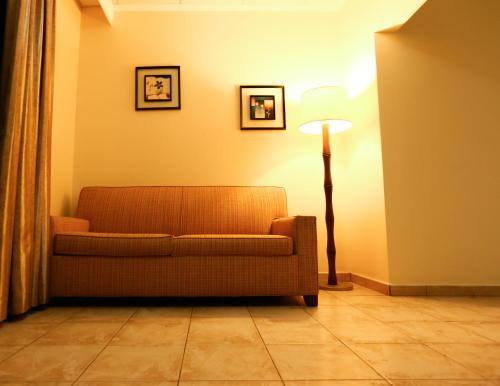 a living room with a couch and a floor lamp at Gran Hotel Nacional in David