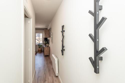  Mikka-Mundial Luxe -  Room  picture :   Tea/Coffee maker    Shower    TV                           