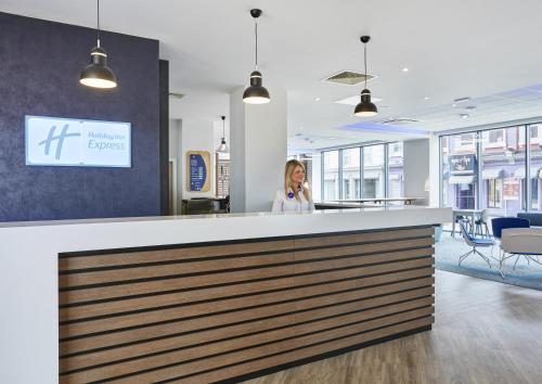The lobby or reception area at Holiday Inn Express Grimsby, an IHG Hotel 
