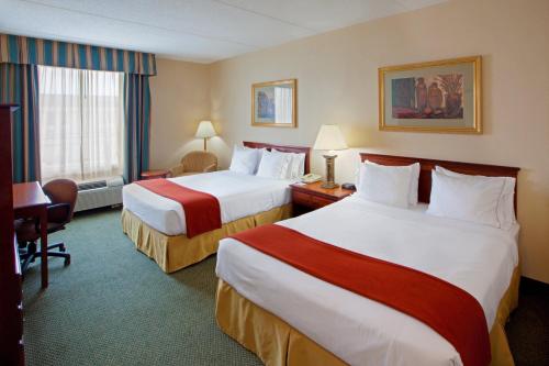 Katil atau katil-katil dalam bilik di Holiday Inn Express Hanover by IHG