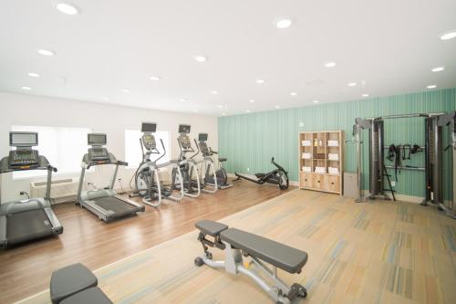 a gym with several treadmills and exercise bikes at Holiday Inn Express Houghton-Keweenaw by IHG in Houghton