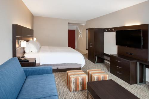 TV a/nebo společenská místnost v ubytování Holiday Inn Express Haskell-Wayne Area by IHG