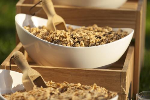 a white bowl of honey bees in a wooden box at Holiday Inn Express - Ringsheim by IHG in Ringsheim