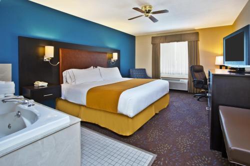 Imagen de la galería de Holiday Inn Express Mackinaw City, an IHG Hotel, en Mackinaw City