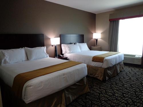 Postel nebo postele na pokoji v ubytování Holiday Inn Express and Suites Lubbock South by IHG