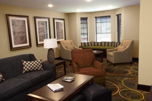 Istumisnurk majutusasutuses Staybridge Suites - Lakeland West, an IHG Hotel