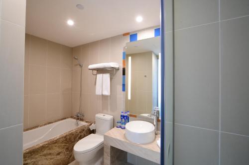 Ένα μπάνιο στο Holiday Inn Express - Liuyang Development Zone by IHG Changsha Huanghua Airport