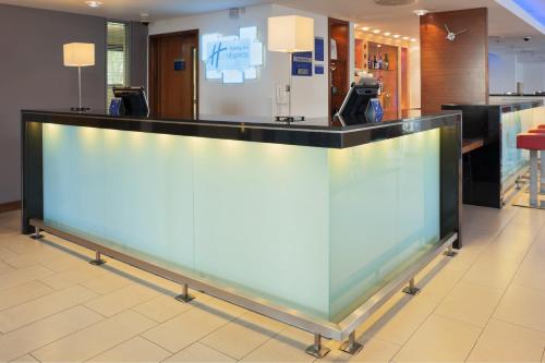 The lobby or reception area at Holiday Inn Express London Golders Green, an IHG Hotel 