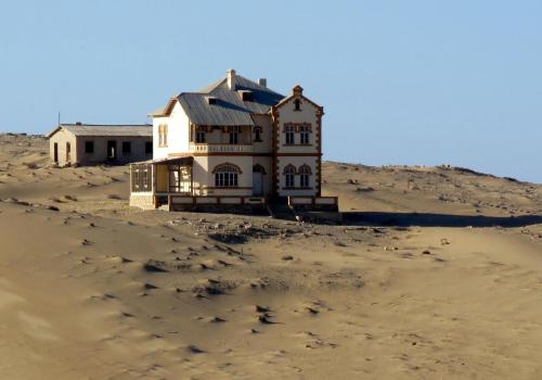 an old house in the middle of the desert at OceanLife Guesthouse and Restaurant Lüderitz in Lüderitz