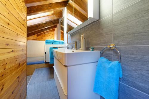 Appartement au centre de Zermatt (4-8 personnes) tesisinde bir banyo