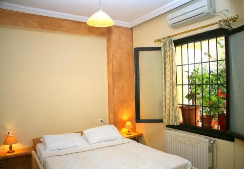 A bed or beds in a room at Iason Studios