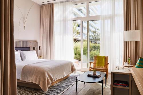 Ένα ή περισσότερα κρεβάτια σε δωμάτιο στο Asbury Ocean Club Hotel