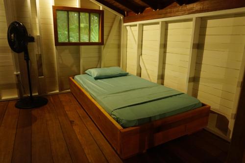 Cama o camas de una habitación en La tarima del colibri Ecolodge