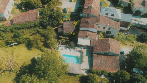 Πισίνα στο ή κοντά στο Le moulin d'Annepont