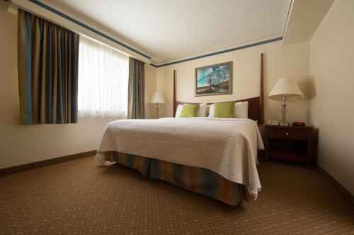a hotel room with a bed and a window at Villa Roma Resort and Conference Center in Callicoon