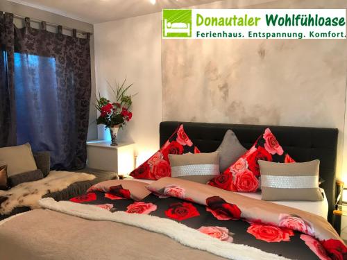 
a bed room with two beds and two lamps at Donautaler Wohlfühloase in Gundelfingen
