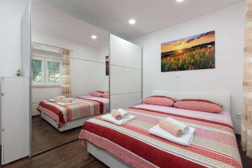 Una cama o camas en una habitación de Villa Little Heaven