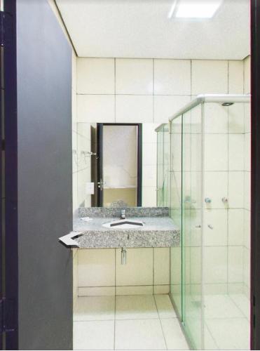 a bathroom with a sink and a mirror at Maktub Hotel in Floriano