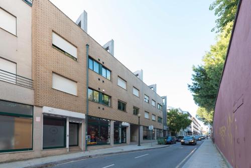 Porto 1BR with Parking by LovelyStay