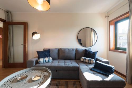 Porto 1BR with Parking by LovelyStay