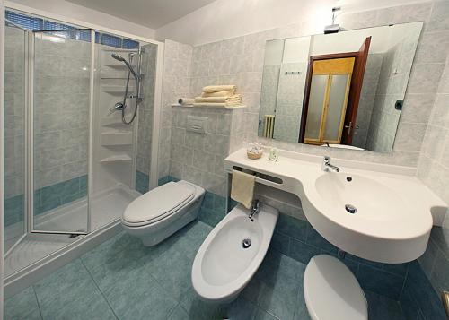 Kylpyhuone majoituspaikassa Hotel Ristorante Ligure