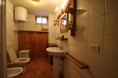 A bathroom at La Belette