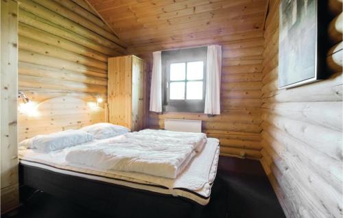 Postelja oz. postelje v sobi nastanitve Nice Home In Fjerritslev With Sauna