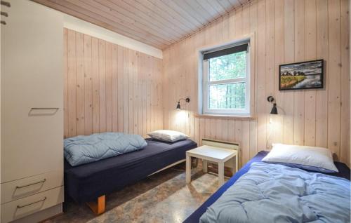 Stunning Home In Rm With Sauna tesisinde bir odada yatak veya yataklar