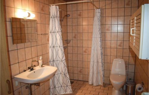 a bathroom with a sink and a toilet at Nice Home In Humble With Kitchen in Humble