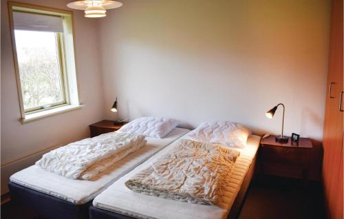 Katil atau katil-katil dalam bilik di Two-Bedroom Holiday Home In Humble