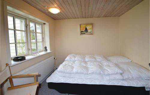 Postel nebo postele na pokoji v ubytování Lovely Home In Silkeborg With Kitchen