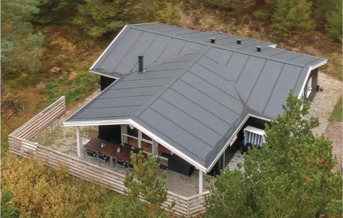 Το κτήριο όπου στεγάζεται  η παραθεριστική κατοικία