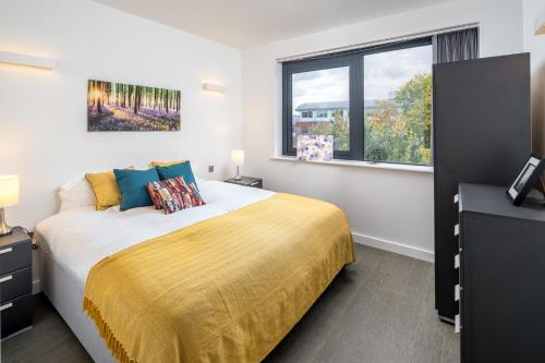 En eller flere senger på et rom på St Albans City Apartments - Near Luton Airport and Harry Potter World