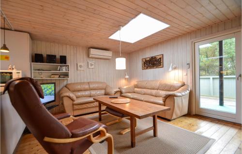 Kuchyň nebo kuchyňský kout v ubytování Three-Bedroom Holiday Home With A Fireplace In Rømø